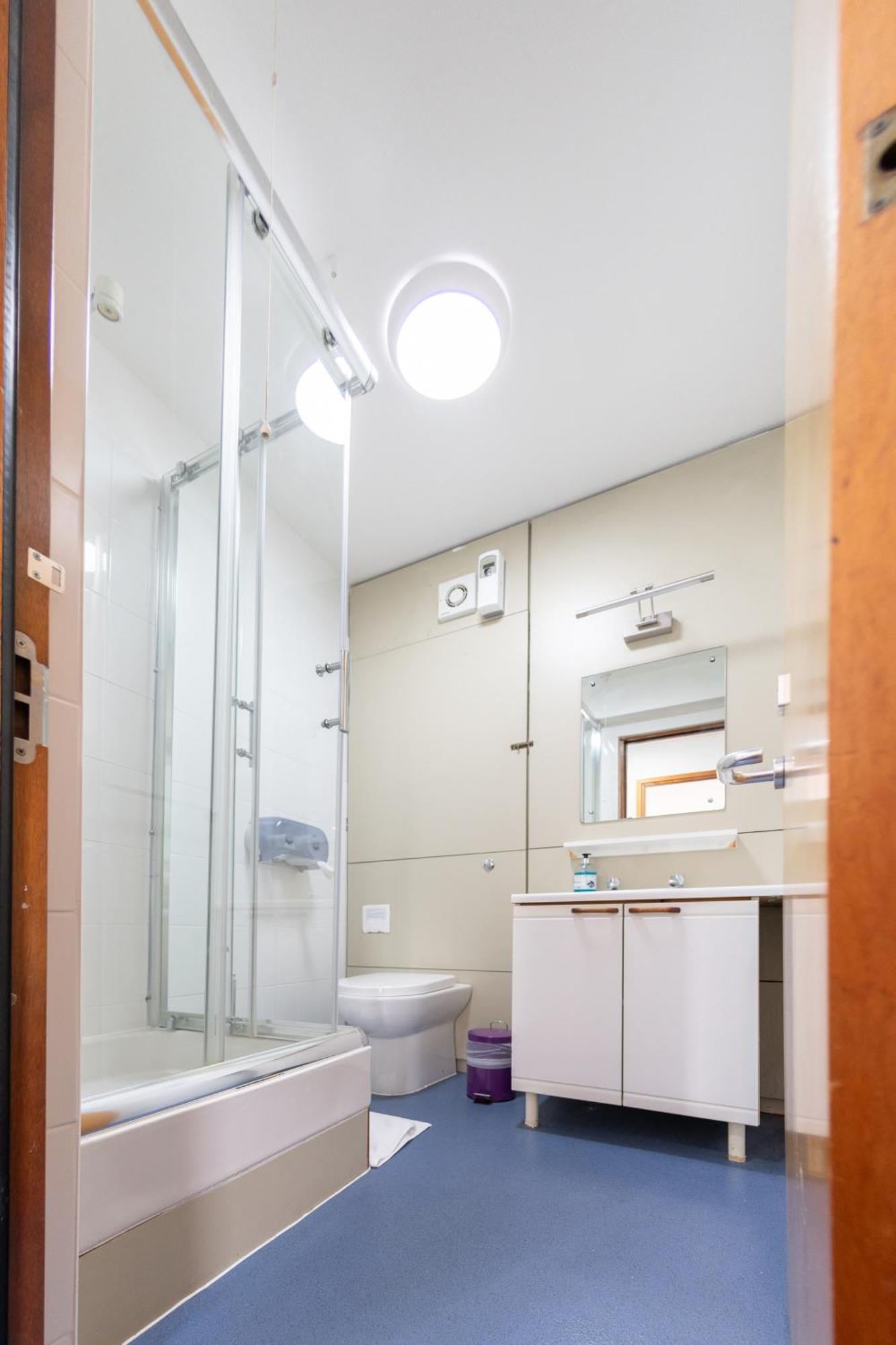 Family Room Shower,1499046592:JPEG